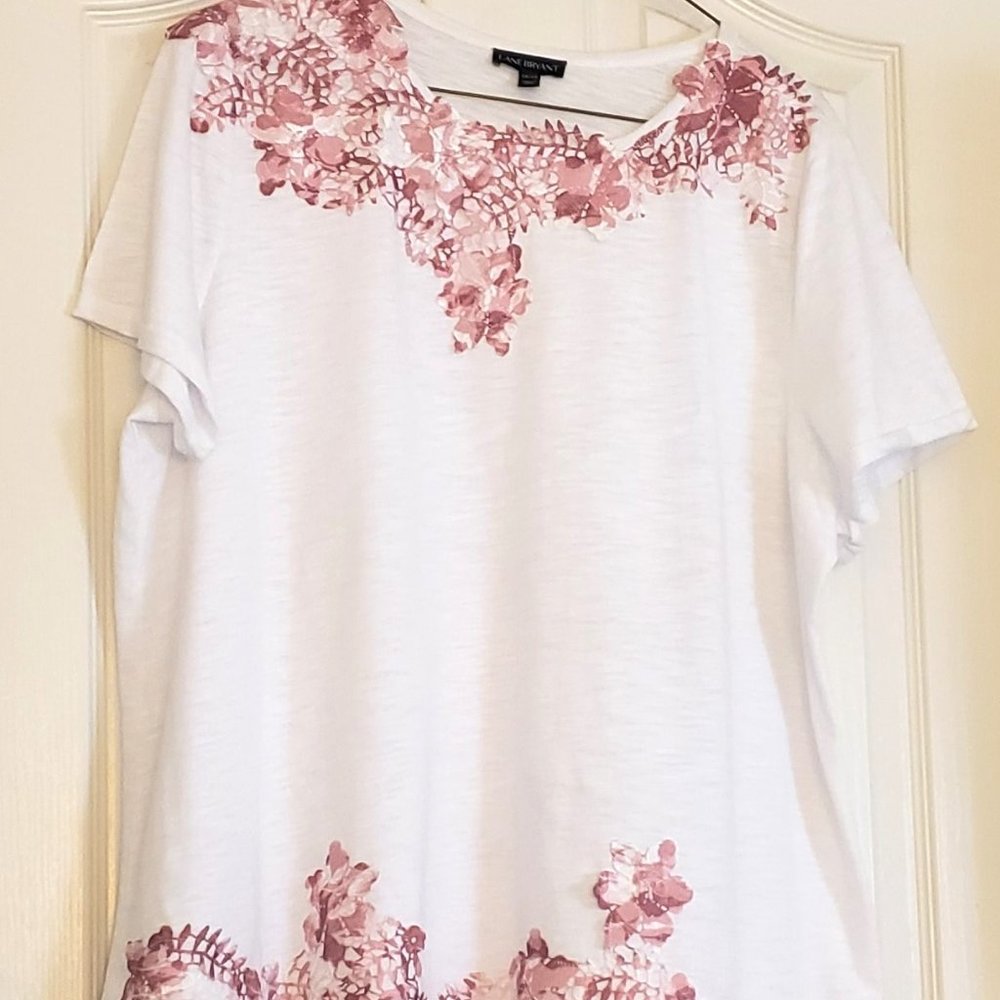 Lane Bryant Woman’s Top 18/20 White w/ Pink Embroidered Flowers